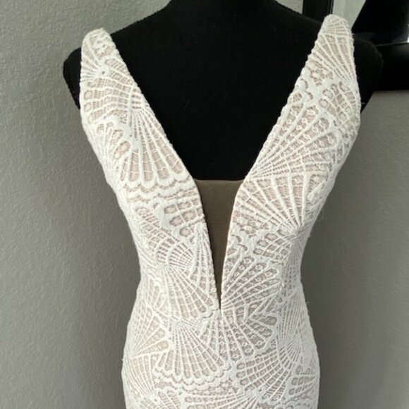 VOWD Compass Plunging Mermaid White Lace Wedding Dress Sz XS - Picture 3 of 16